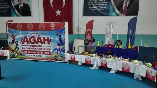 Ağrı’da öğrenciler için 22 bin 200 spor malzemesi dağıtıldı