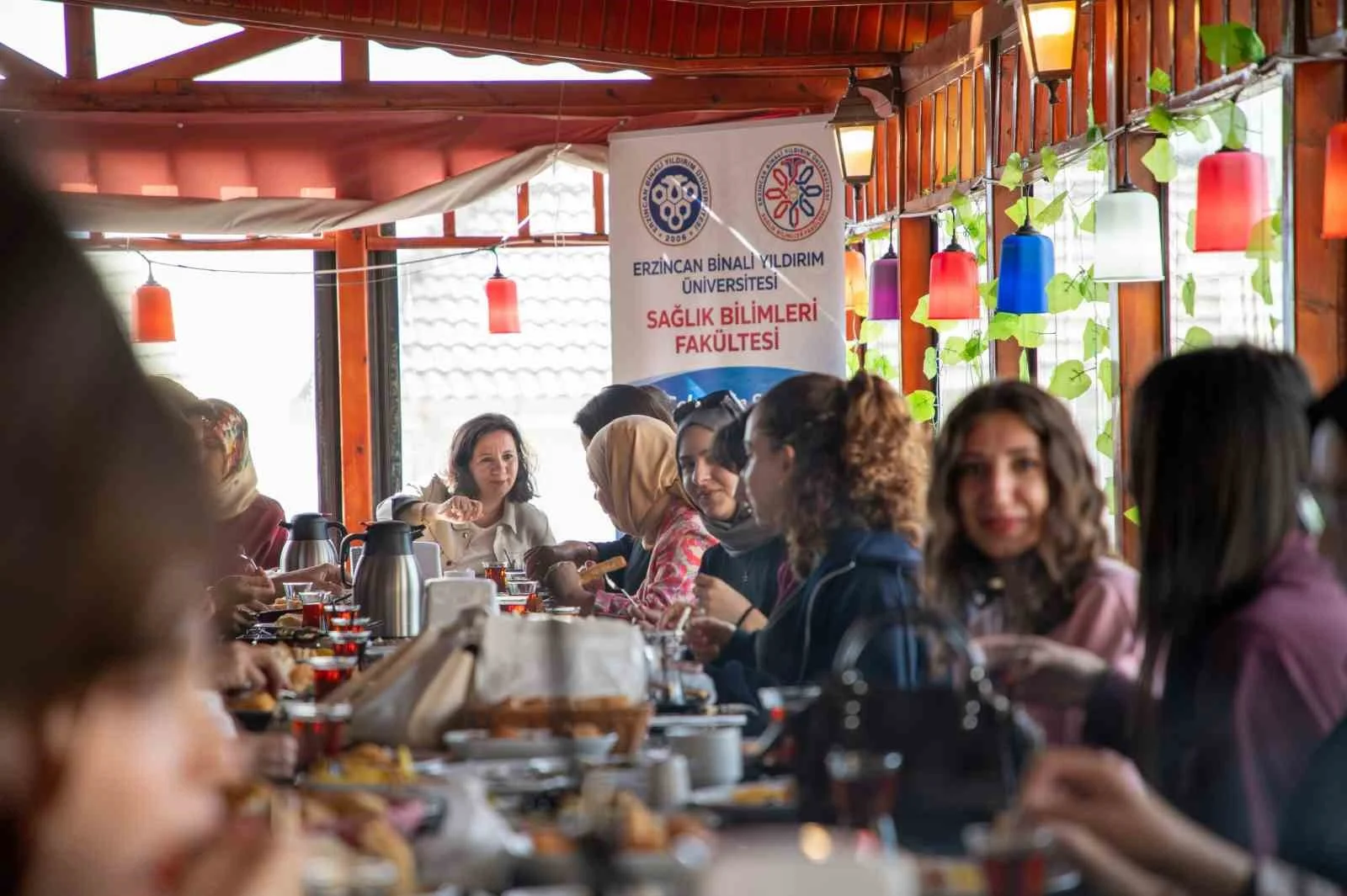 EBYÜ’de akademisyenler ve öğrenciler geleneksel kahvaltıda buluştu