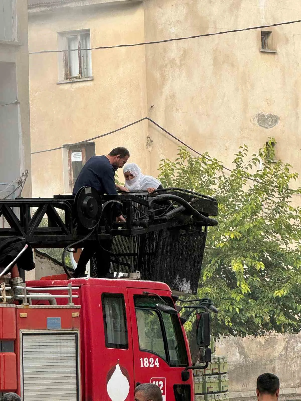 Hizan’da ev yangını büyümeden söndürüldü