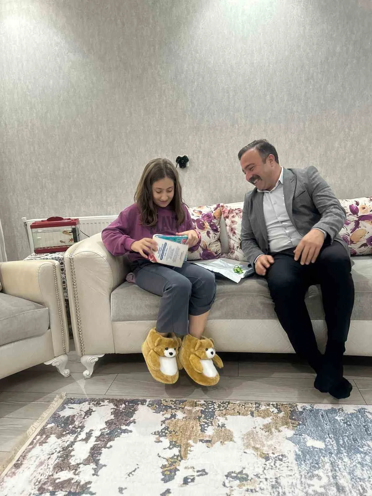 Şehit kızlarına Dünya Kız Çocukları Günü’nde anlamlı jest