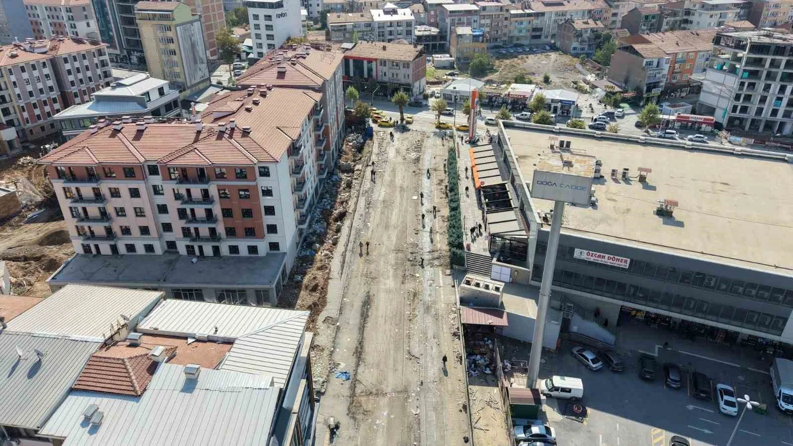 Battalgazi Belediyesi konteynerlerin kaldırıldığı alanlarda temizliği sürdürüyor