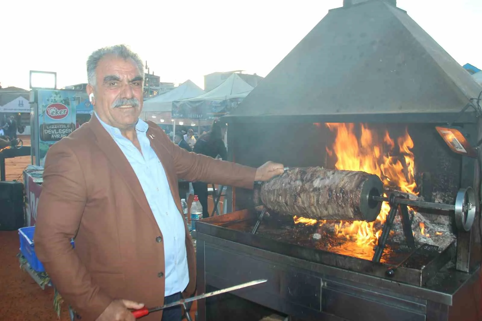 İzmir’de Erzurum rüzgârı: Lezzet yıldızı cağ kebabı