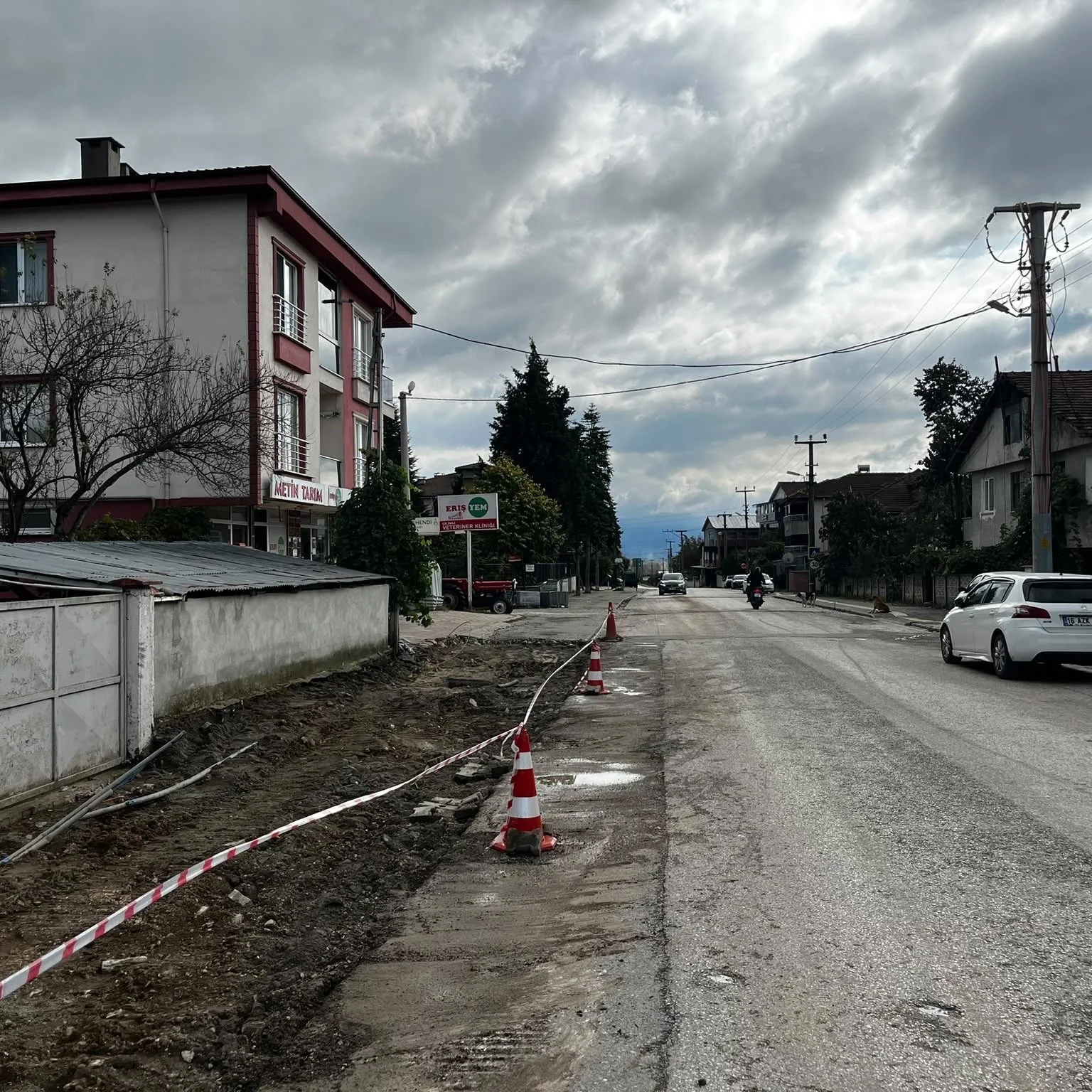 Çilimli’de kaldırımlar yenileniyor