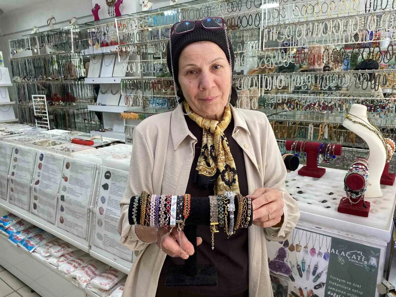 Doğal taşlardan yapılan takılar ilgi görüyor