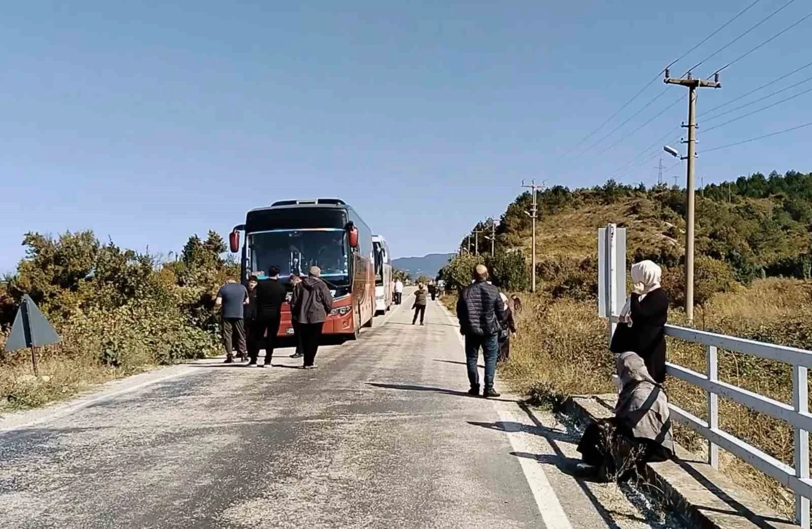 Kastamonu’da heyelan nedeniyle 14 aydır ulaşıma kapalı olan yol için vatandaşlardan tepki