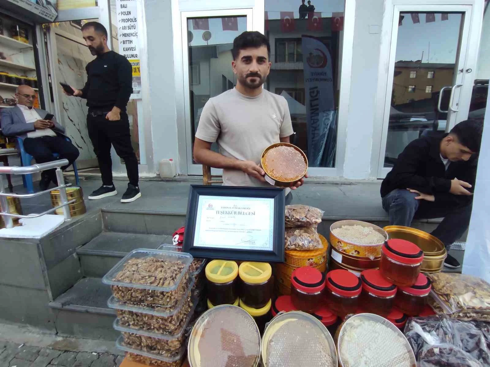 Sason’da Bal, Ceviz ve Çilek Festivali’ne yoğun ilgi