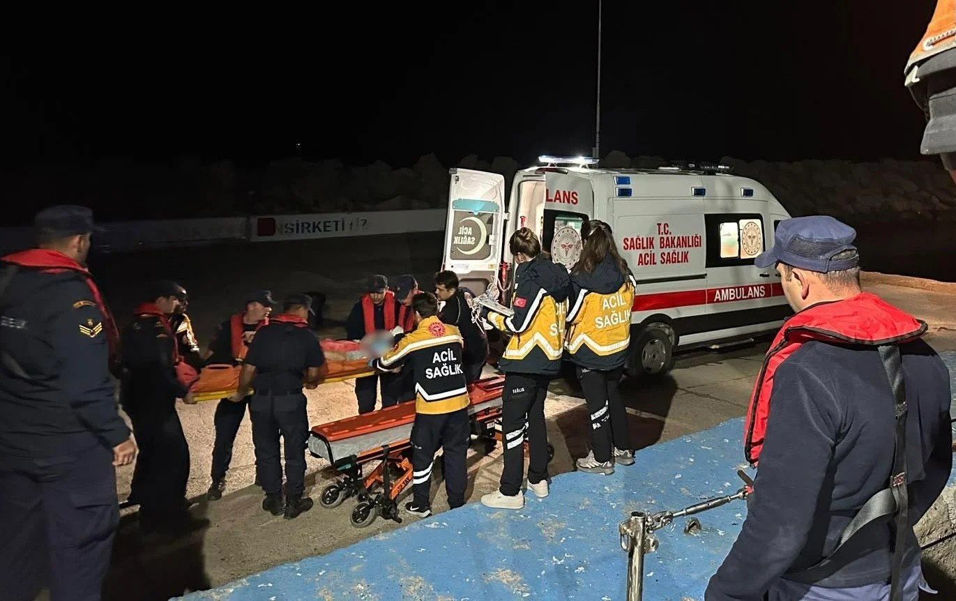 Gökçeada rahatsızlanan vatandaş Sahil Güvenlik botu ile tahliye edildi