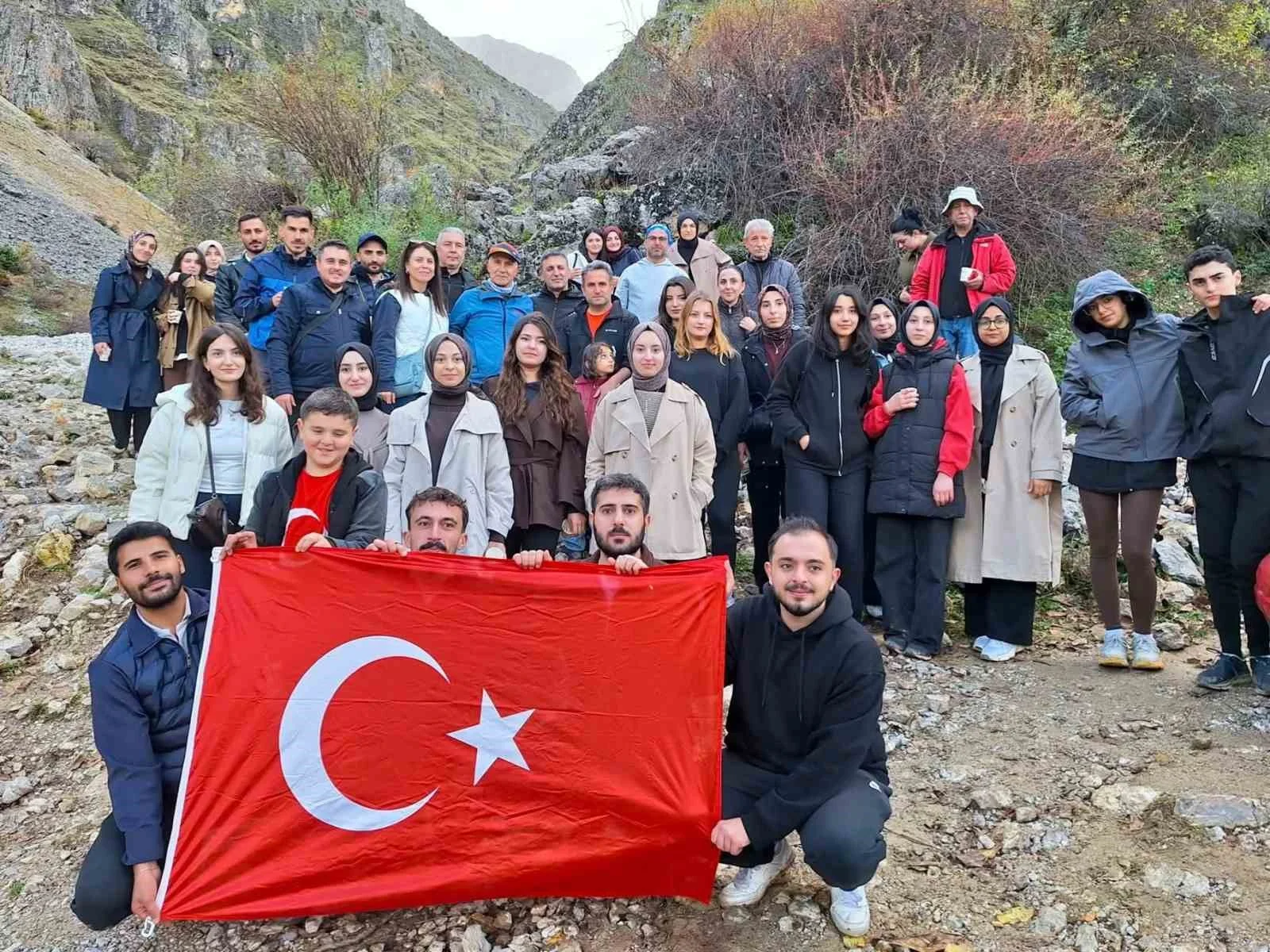 Erzincan’da Cumhuriyet’in 103. yılı doğa yürüyüşüyle kutlandı