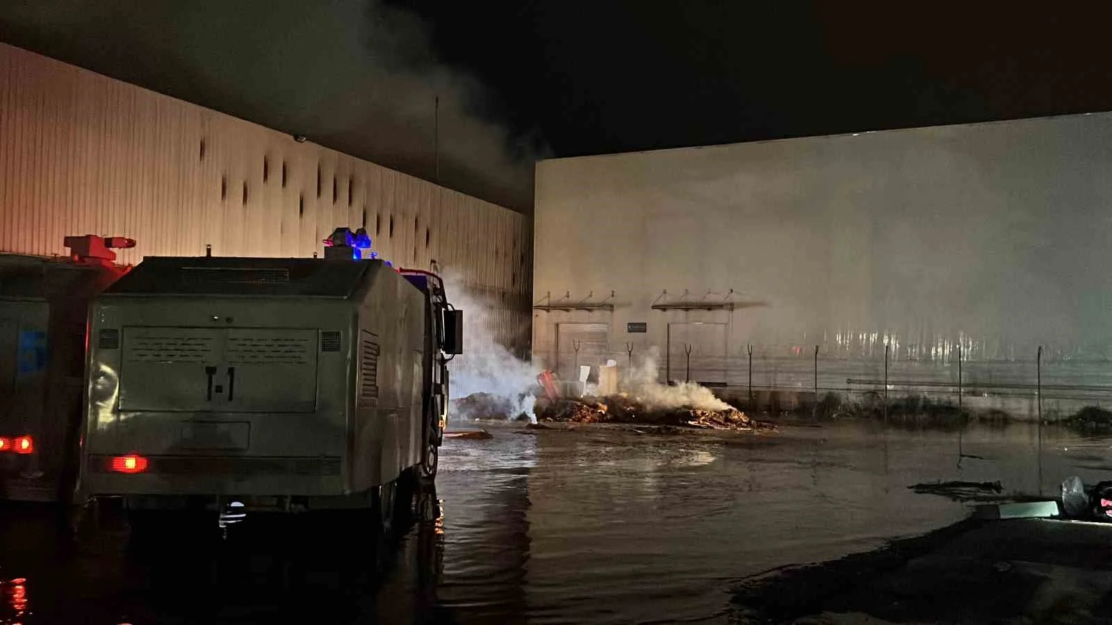 Mersin’de antrepoda çıkan yangın kontrol altına alındı