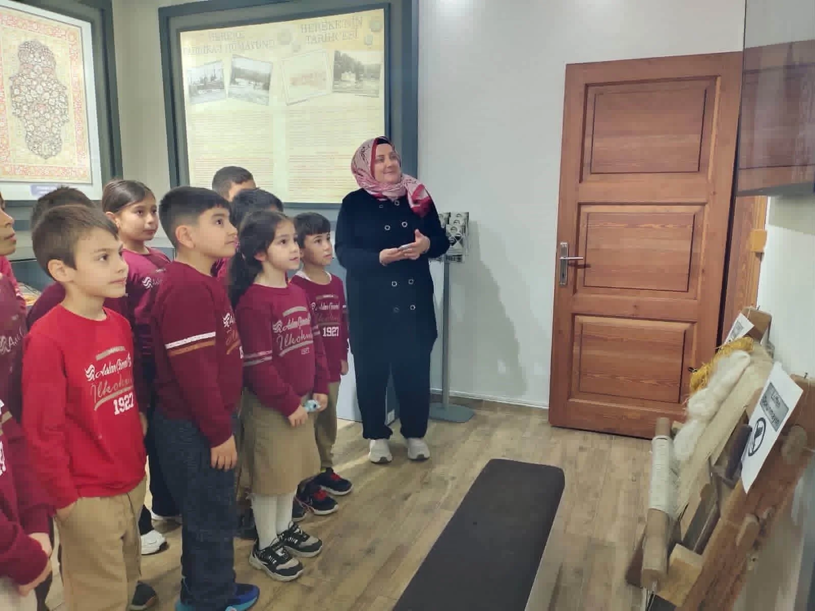 İlkokul öğrencileri Hereke halısının tarihini öğrendi
