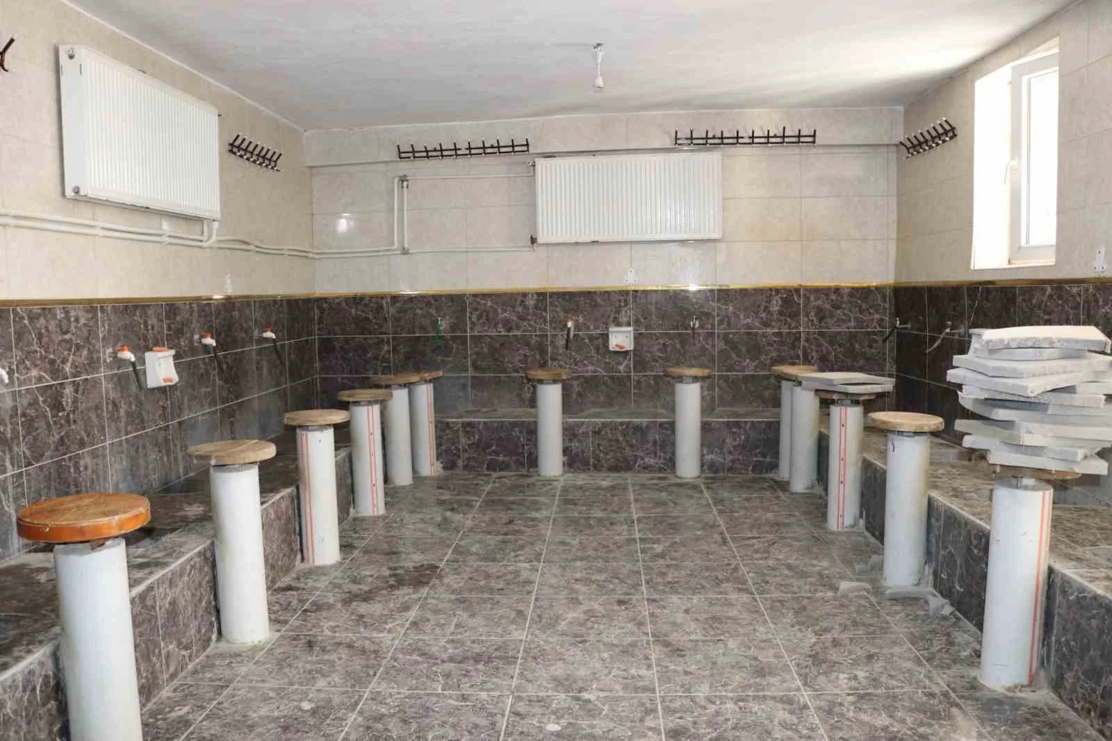 Korkut’ta gençler caminin bakımını üstlendi