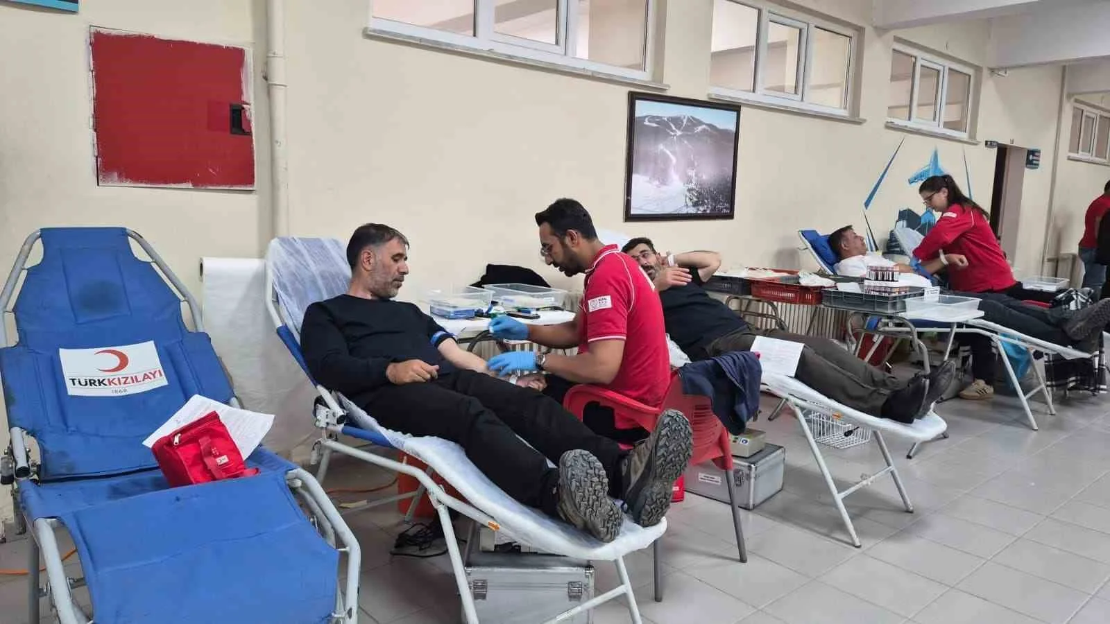 Sarıkamış’ta üniversite öğrencilerinden Kızılay’a kan bağışı desteği