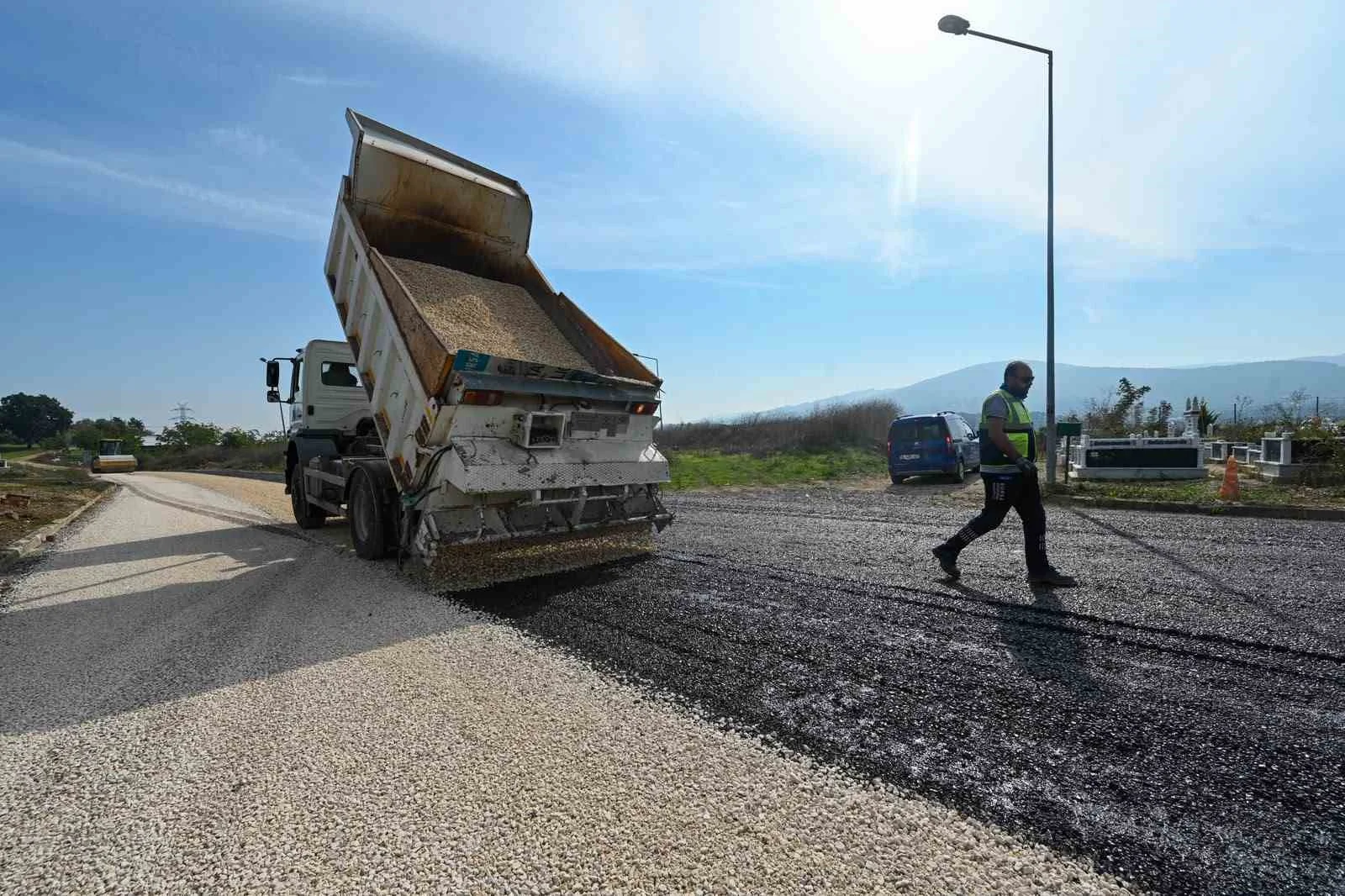 Büyükşehir, Erdoğanköy Kent Mezarlığı’nın yollarını yeniledi