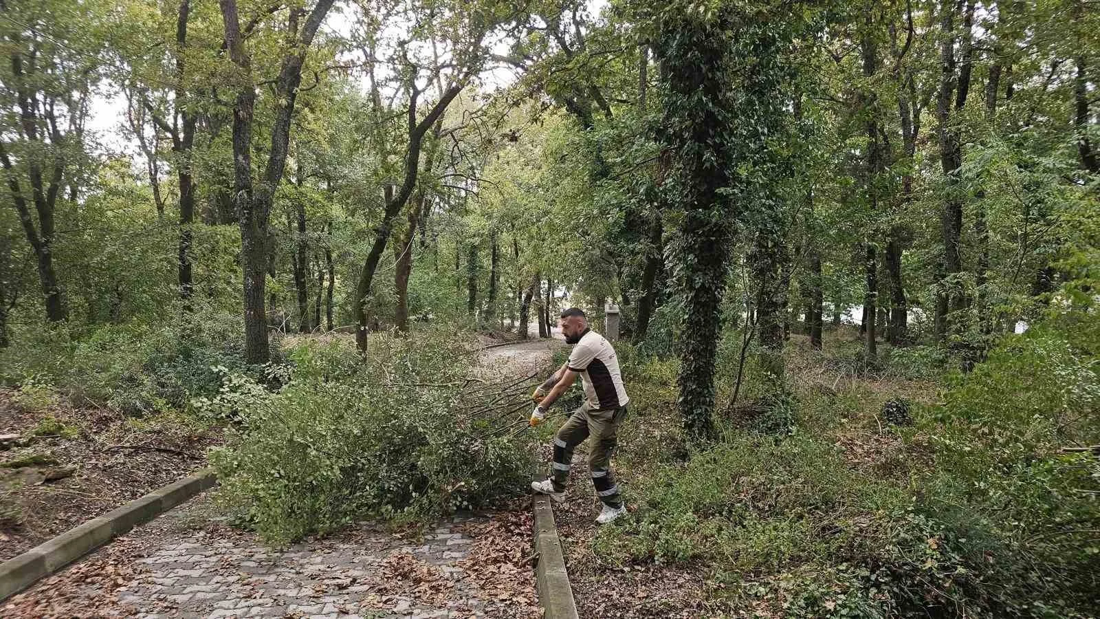 Gebze’deki mezarlıklarda yoğun mesai