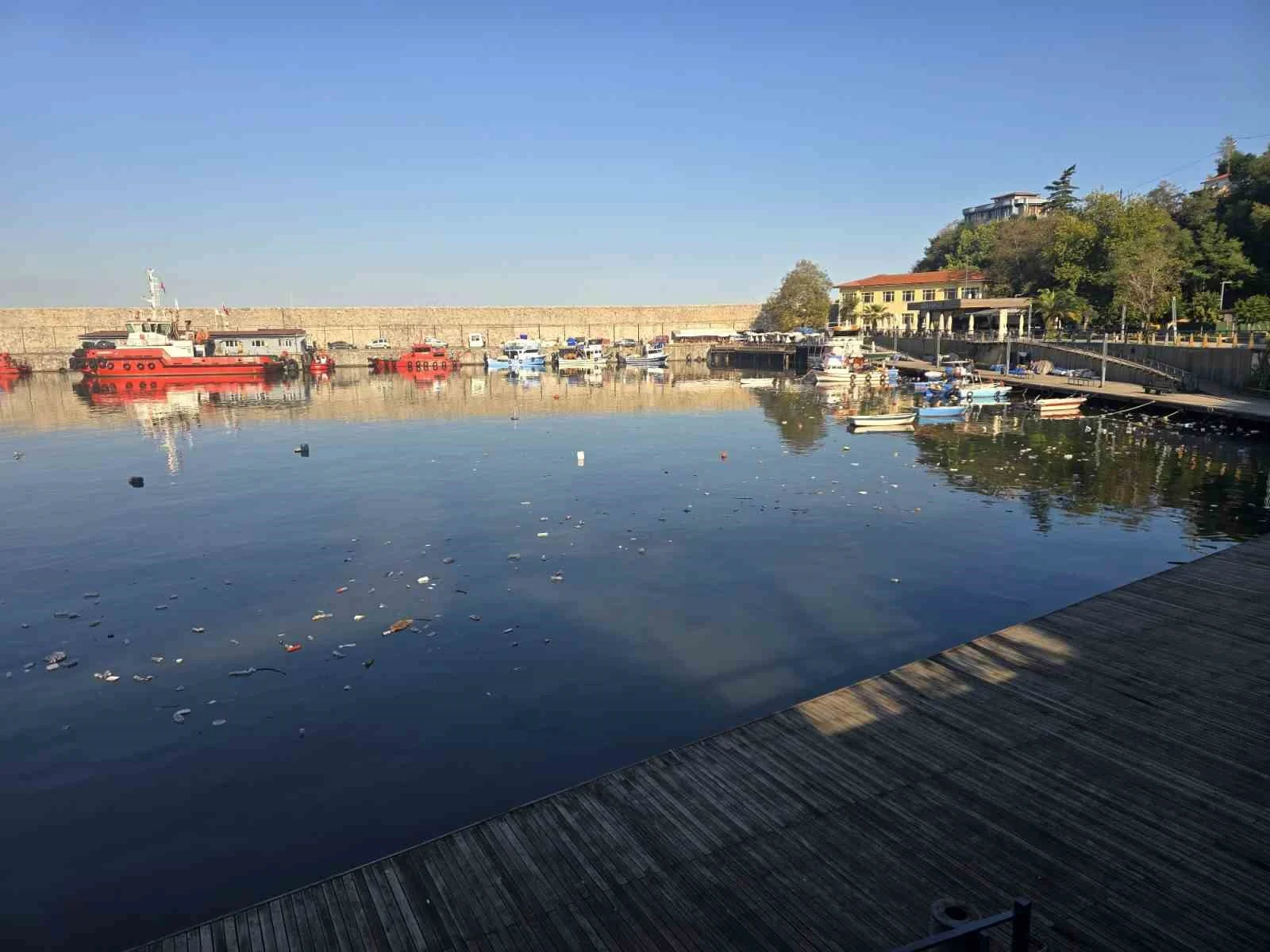 Zonguldak Limanı’nda çevre kirliliği dikkat çekti