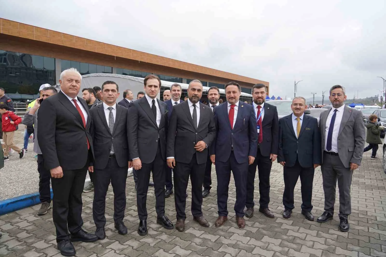 İstanbul Milletvekili Karayel, BARÜ’de Bilimfest etkinlik alanını gezdi