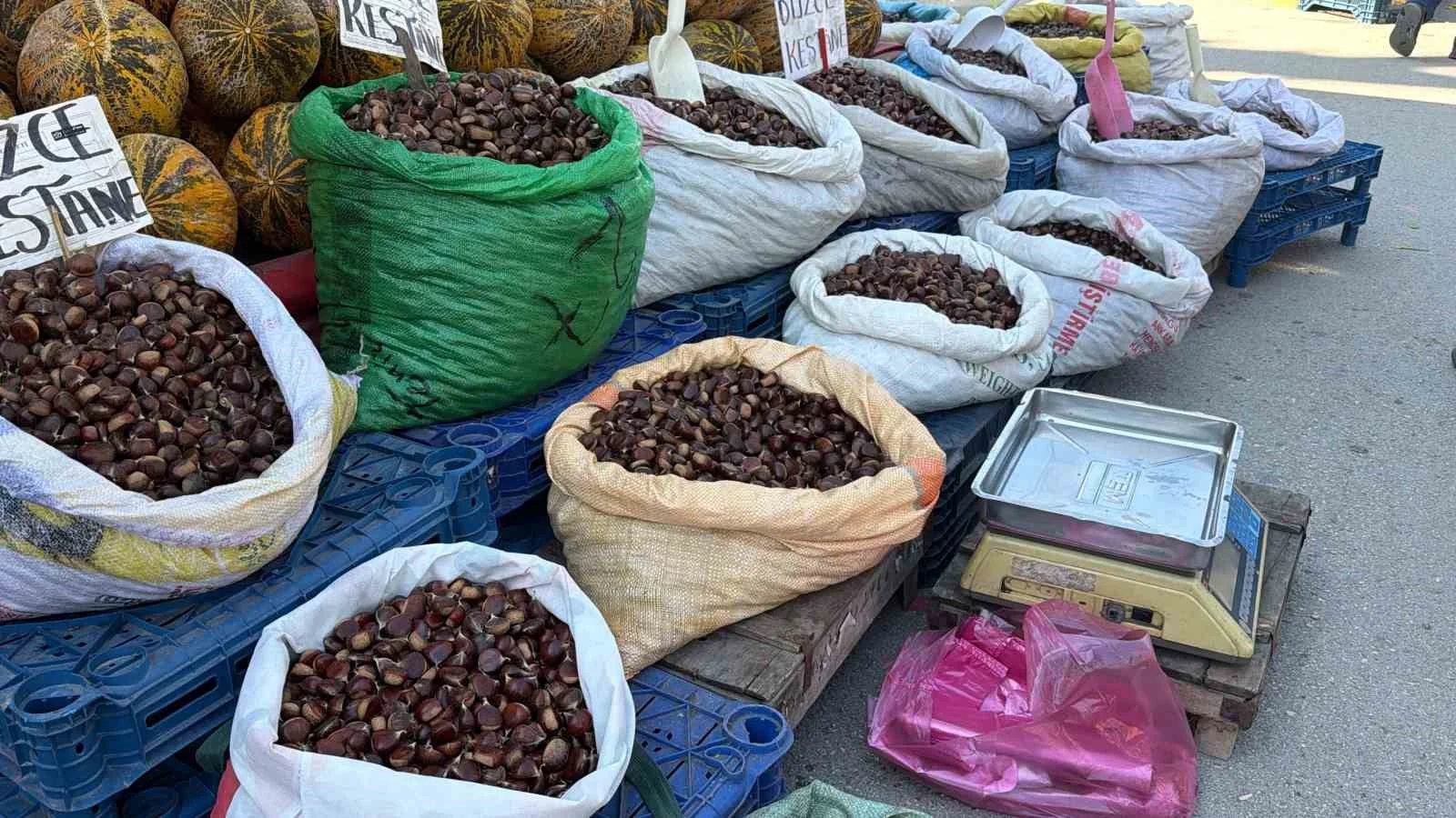 Bolu’da kış aylarının vazgeçilmez lezzeti kestane tezgahlarda