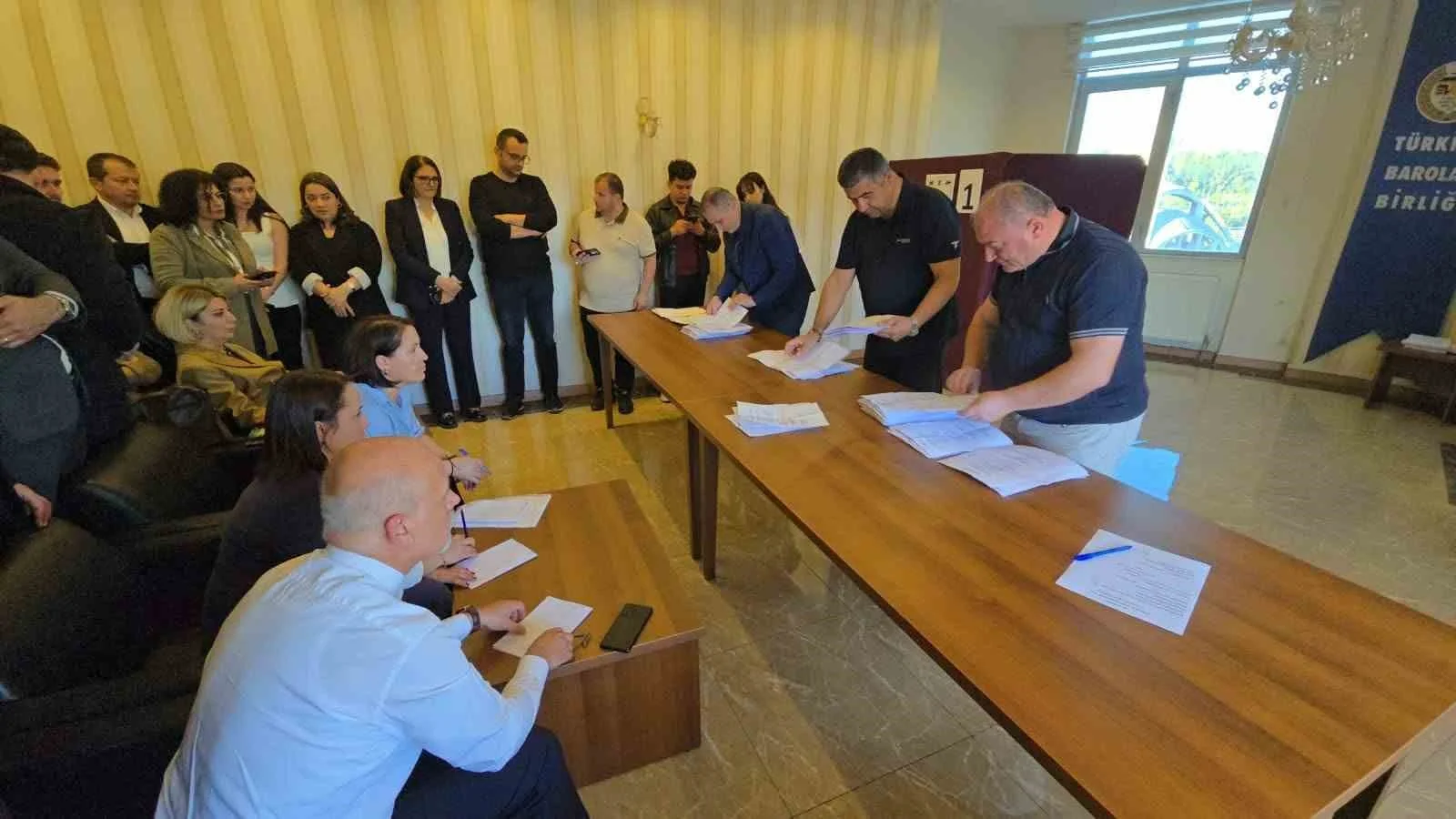 Karabük Barosunun yeni başkanı Sibel Şirin oldu: Tarihte ilk kez 3 kadın aday yarıştı