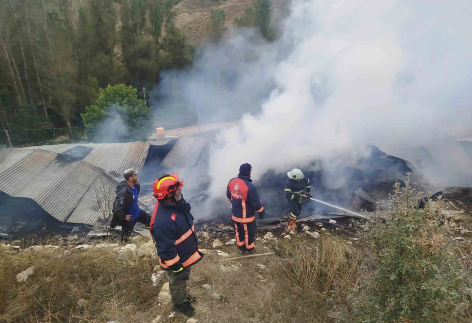 Heybetepe köyünde çıkan yangın söndürüldü