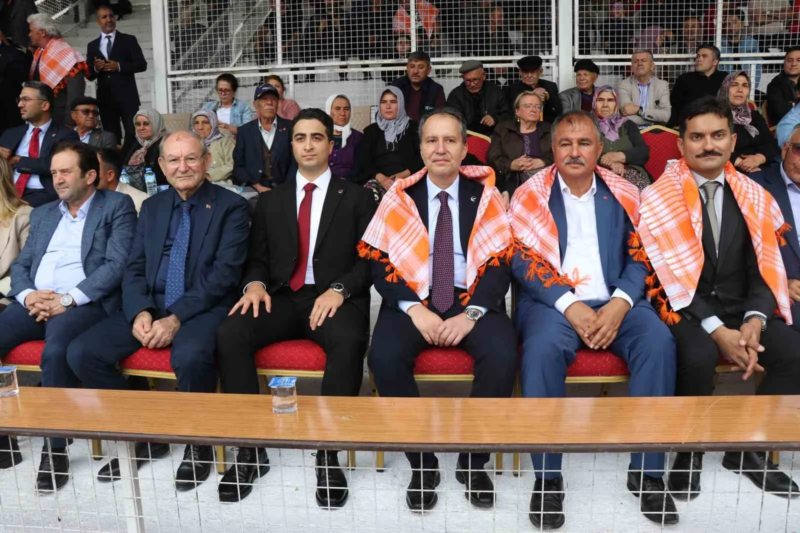 Erbakan, Beyağaç er meydanında pehlivanları yalnız bırakmadı