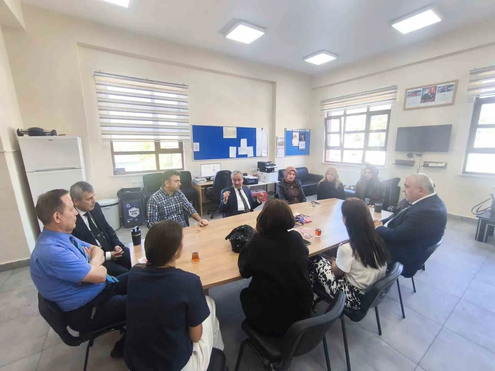 Akbaş Safranbolu’da öğretmenlerin sorunlarını dinledi