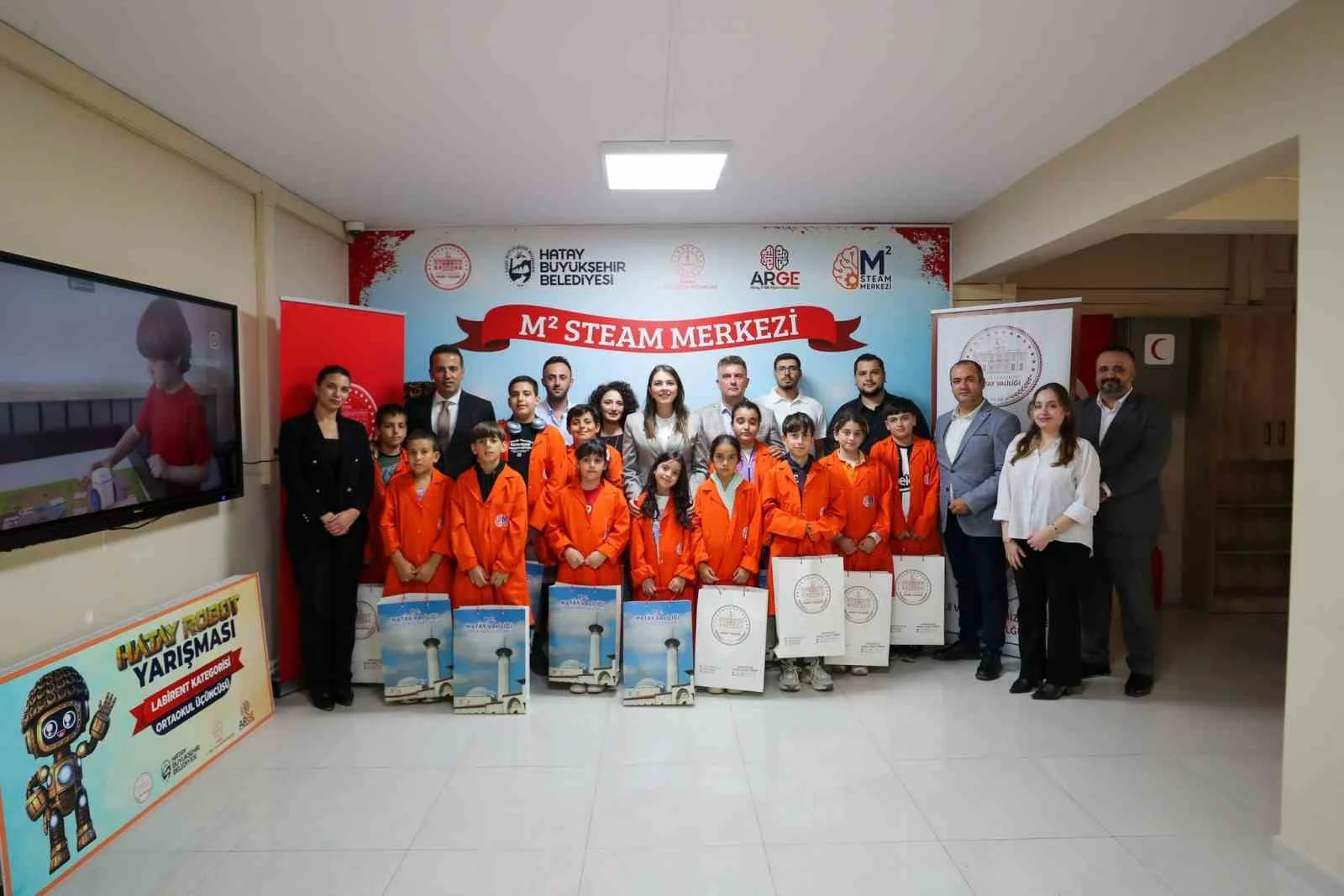 Hatay’da çocuklara robotik kodlama ve tasarım eğitimi verildi