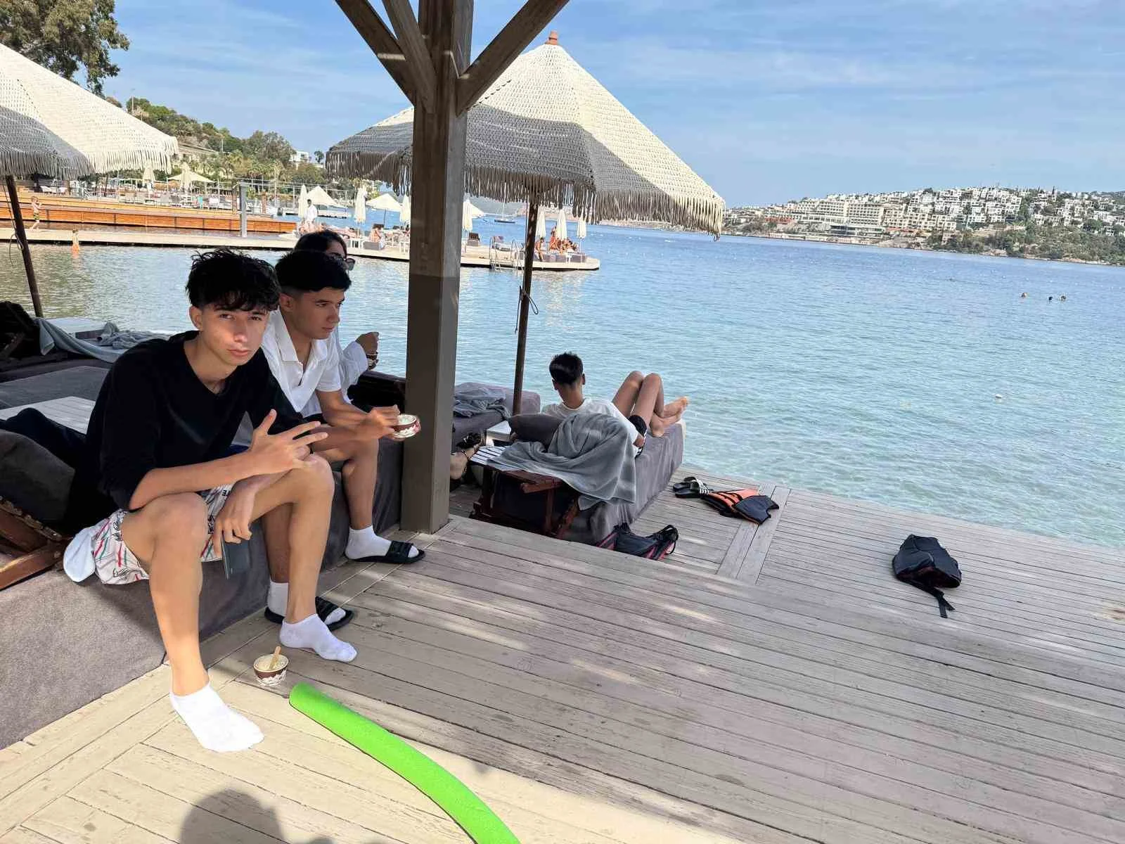 AK Parti Batman Milletvekili Nasıroğlu 10 öğrenciyi Bodrum’a tatile gönderdi