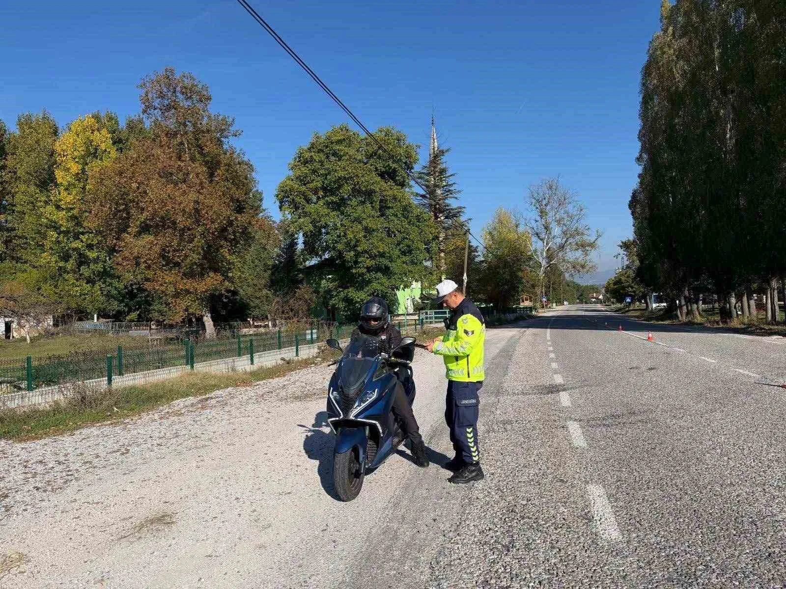Kurallara uymayan iki sürücüye ceza