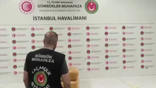 İstanbul Havalimanı’nda 25 kilo esrar ele geçirildi: 2 gözaltı