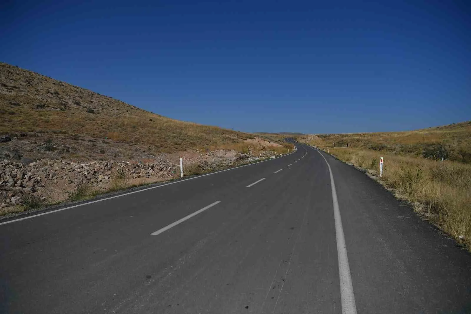 Kayseri Büyükşehir’den kış öncesi kırsal yollarda güvenlik mesaisi