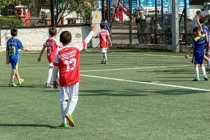 Efeler’de minik sporcular kıyasıya mücadele etti