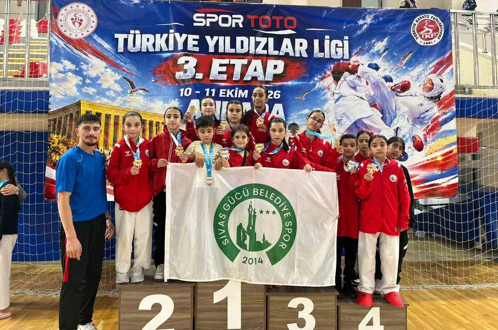 Sivaslı karateciler 17 madalya kazandı