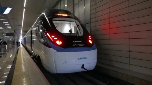 Bakan Uraloğlu: "Saatte 225 kilometre hızla hizmet verecek olan trenimizle saatte 250 kilometre hızı Ankara-Kırıkkale arasında denedik"