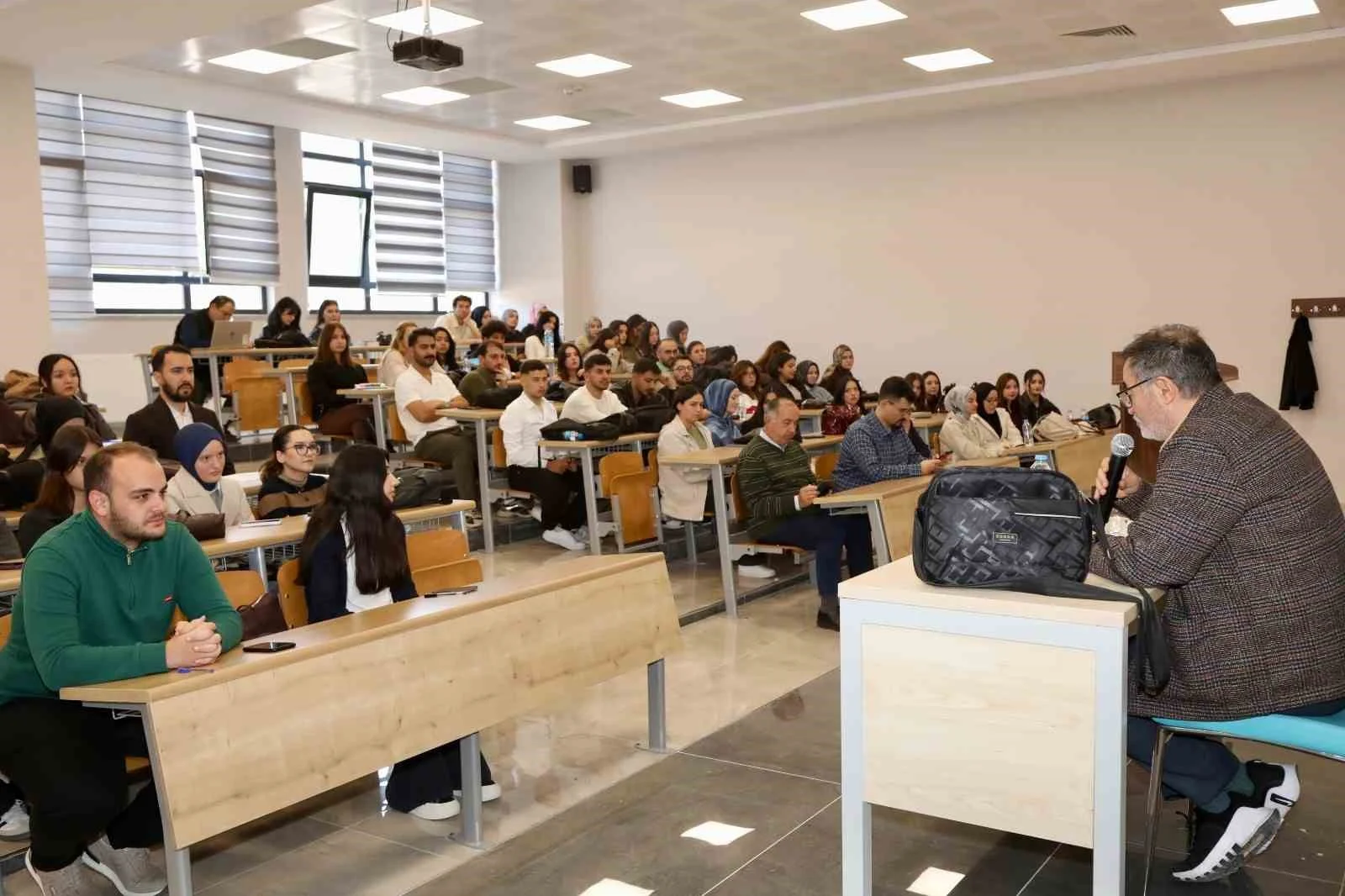 TOGÜ’de hukuk davalarında yapay zekanın rolü konuşuldu
