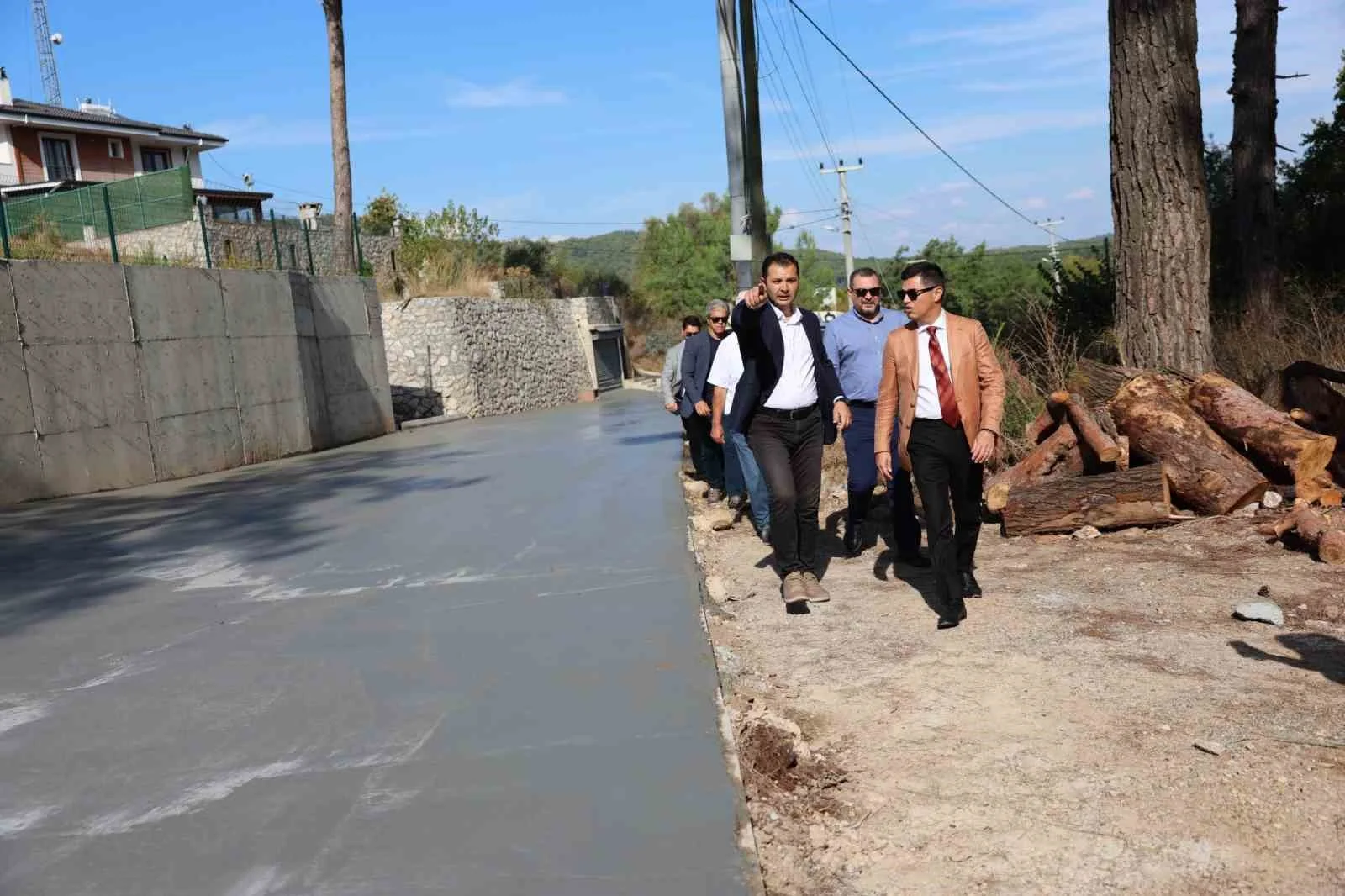 Başkan Ünlü Çetibeli’nde yol çalışmalarını inceledi