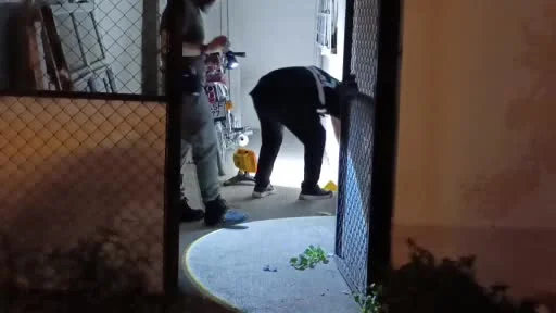 Plakasız motosikletle gelen şüpheli, 1 kişiyi ayağından vurdu