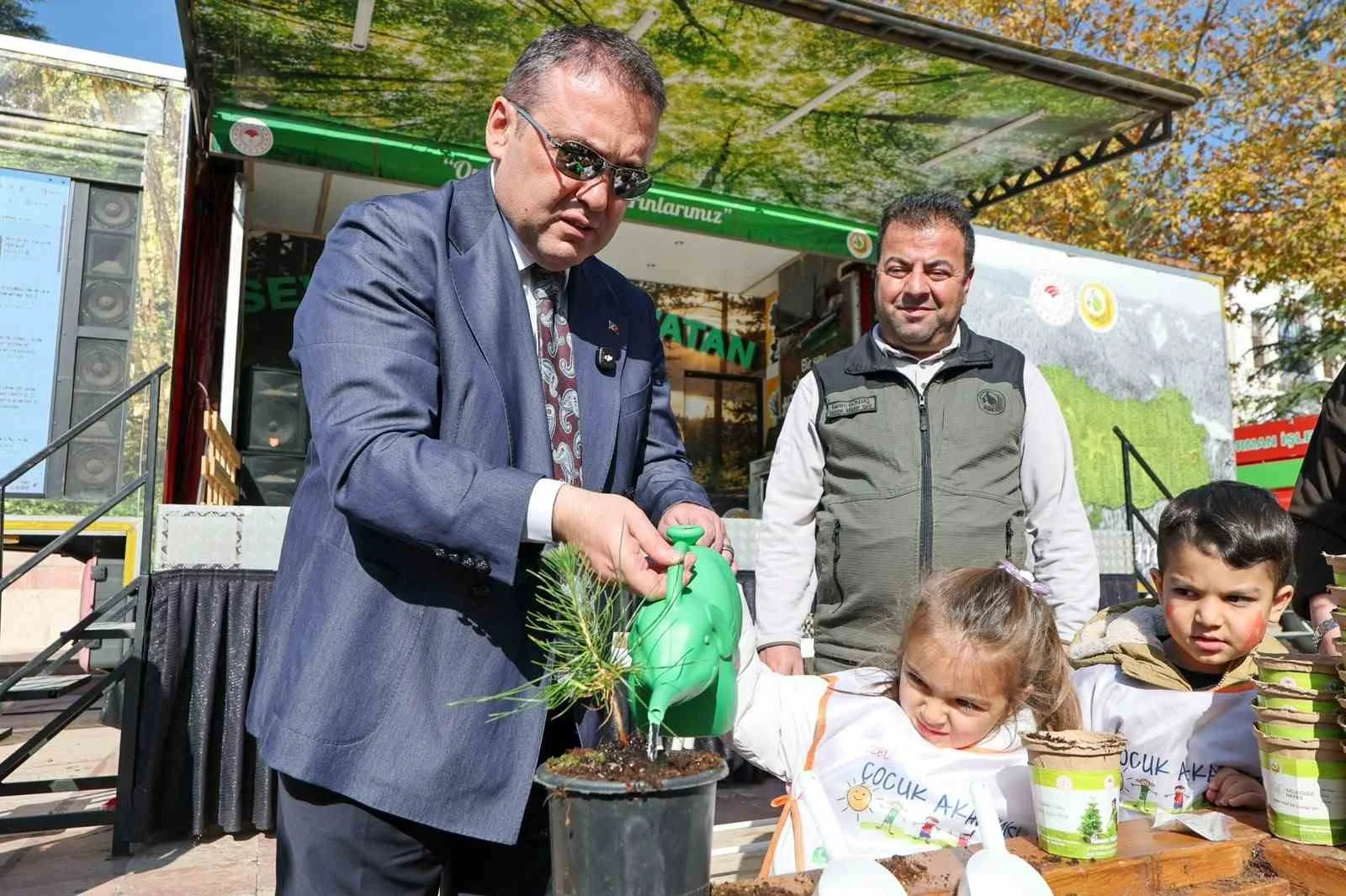 Yeşil Vatan Tırı’nda öğrencilere doğa sevgisi aşılandı