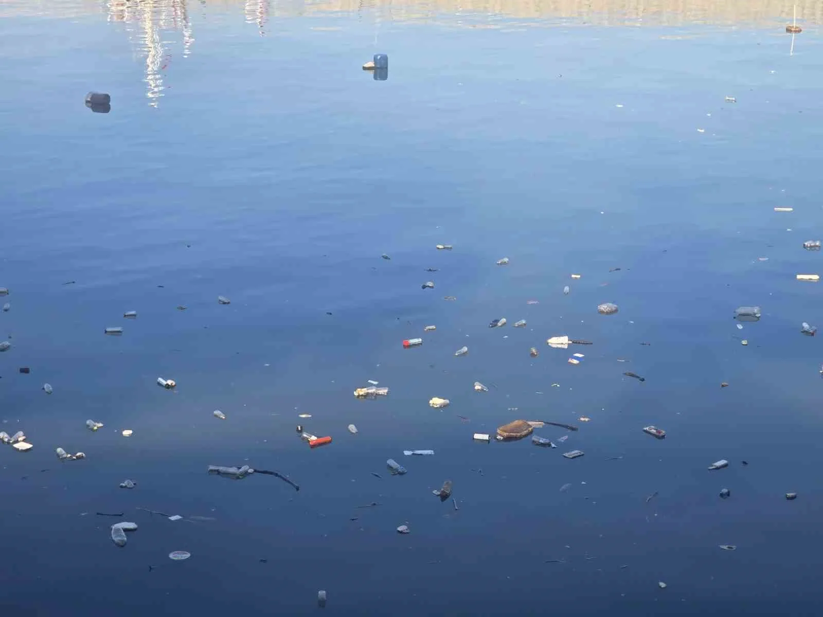 Zonguldak Limanı’nda çevre kirliliği dikkat çekti