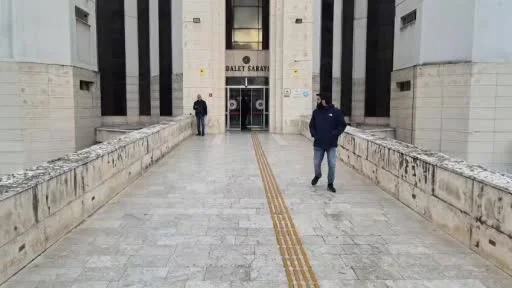 Resim öğretmeni sosyal medya paylaşımı nedeniyle tutuklandı