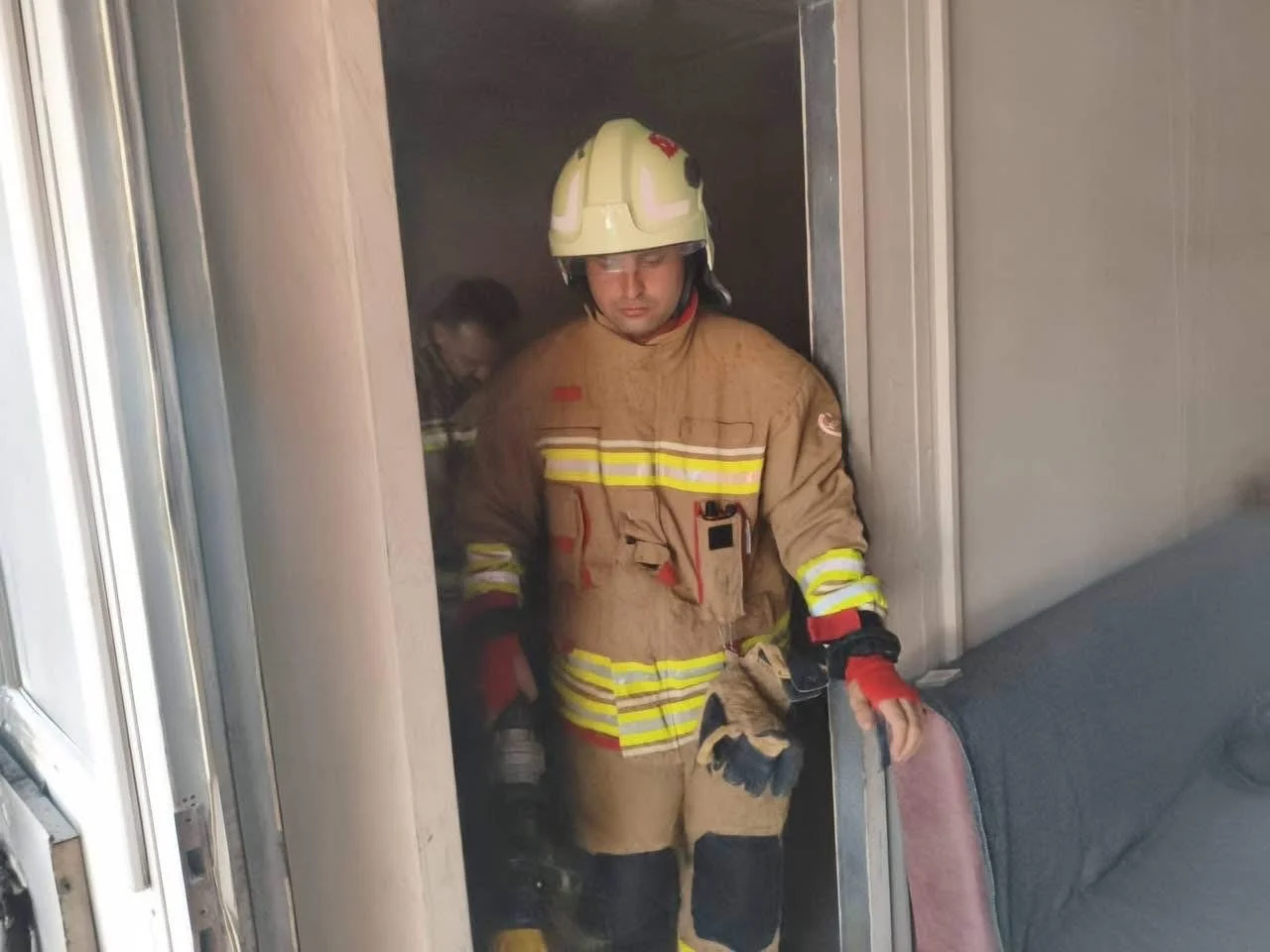 Antakya’da depremzede vatandaşların yaşadığı konteyner yandı