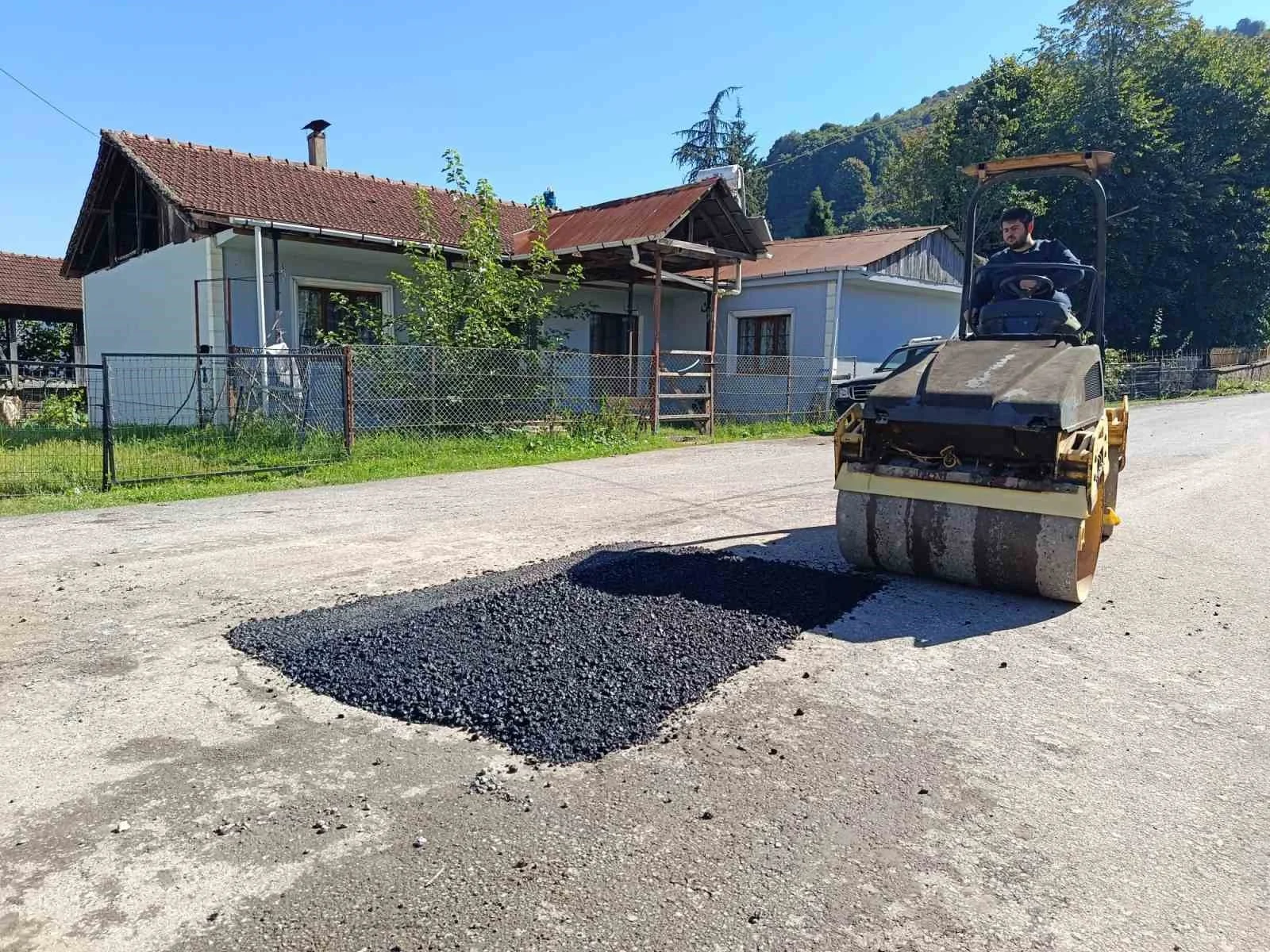 Gökçedere ve Taşlık köylerinde asfalt çalışmaları tamamlandı