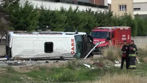 Konya’da servis minibüsü ile otomobil çarpıştı: 9 yaralı