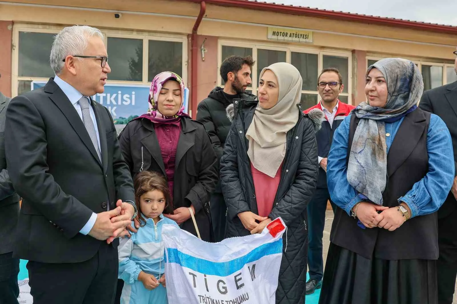 Sivaslı 350 üreticiye yüzde 75 hibeli tohum desteği