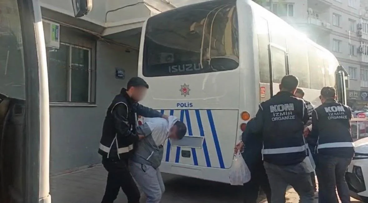 İzmir’de ’Sercan Sayal’ organize suç örgütüne darbe: Kundaklama şüphelisi 4 kişi tutuklandı