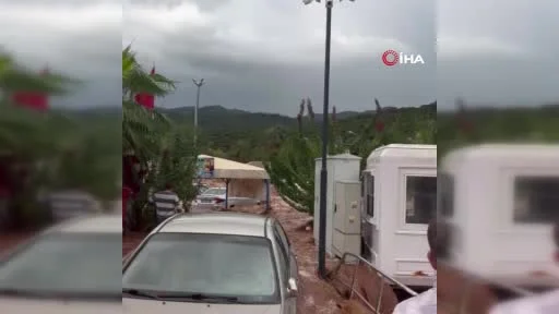 Antalya’da sağanak yağış hayatı olumsuz etkiledi