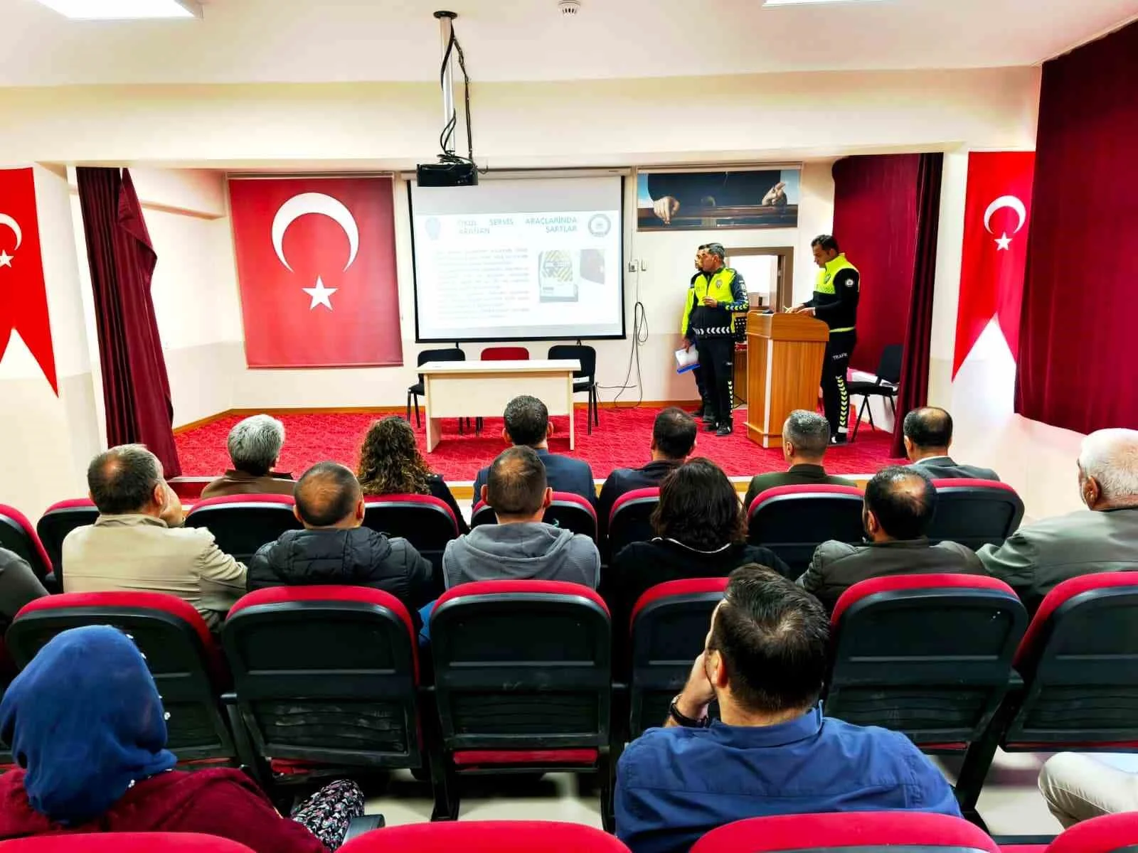 Çemişgezek’te okul servis şoförlerine trafik güvenliği eğitimi