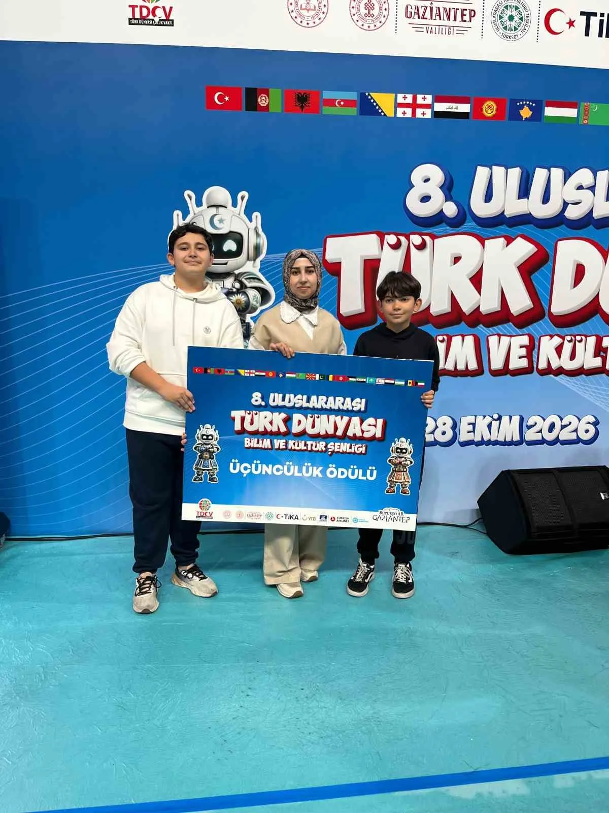 Dünya üçüncülüğü Erzurum’un: "Kodla ve isabet ettir" projesi uluslararası arenada kürsüye çıktı