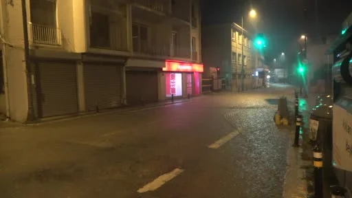 Beykoz’da sağanak yağış yolları göle çevirdi