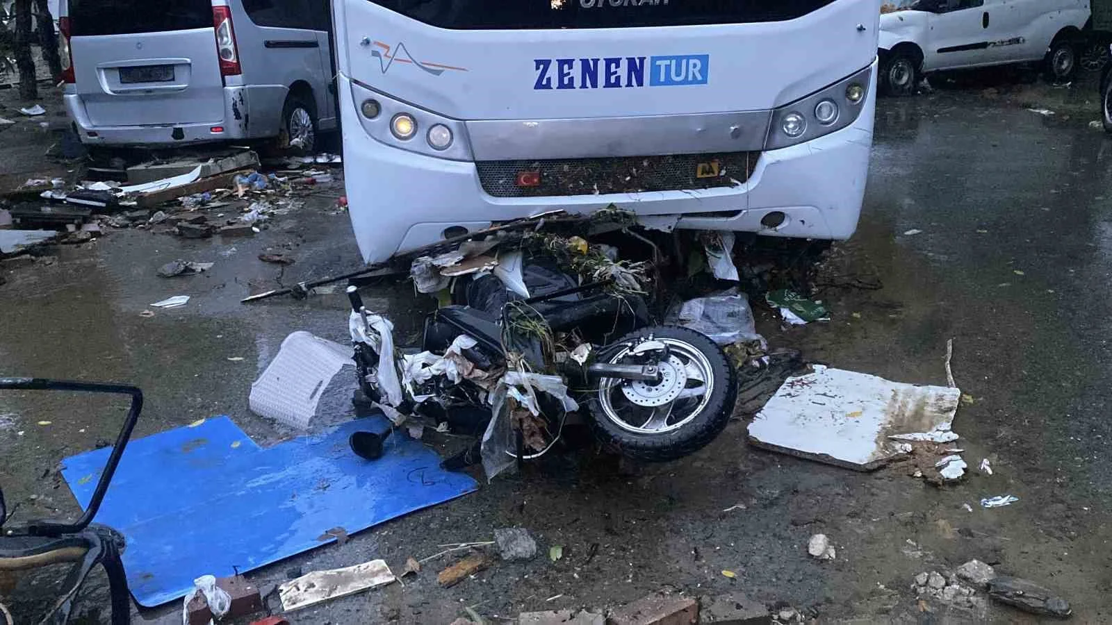 Selin vurduğu Ayazağa’da hasar, gün ağarınca ortaya çıktı