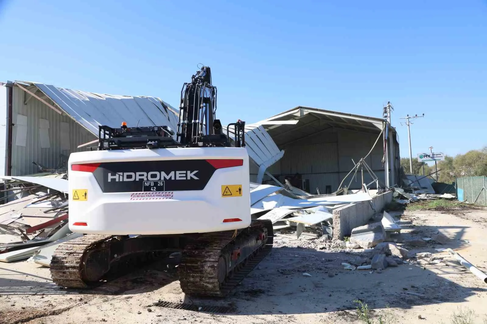 Nilüfer’de kaçak fabrika yıkıldı